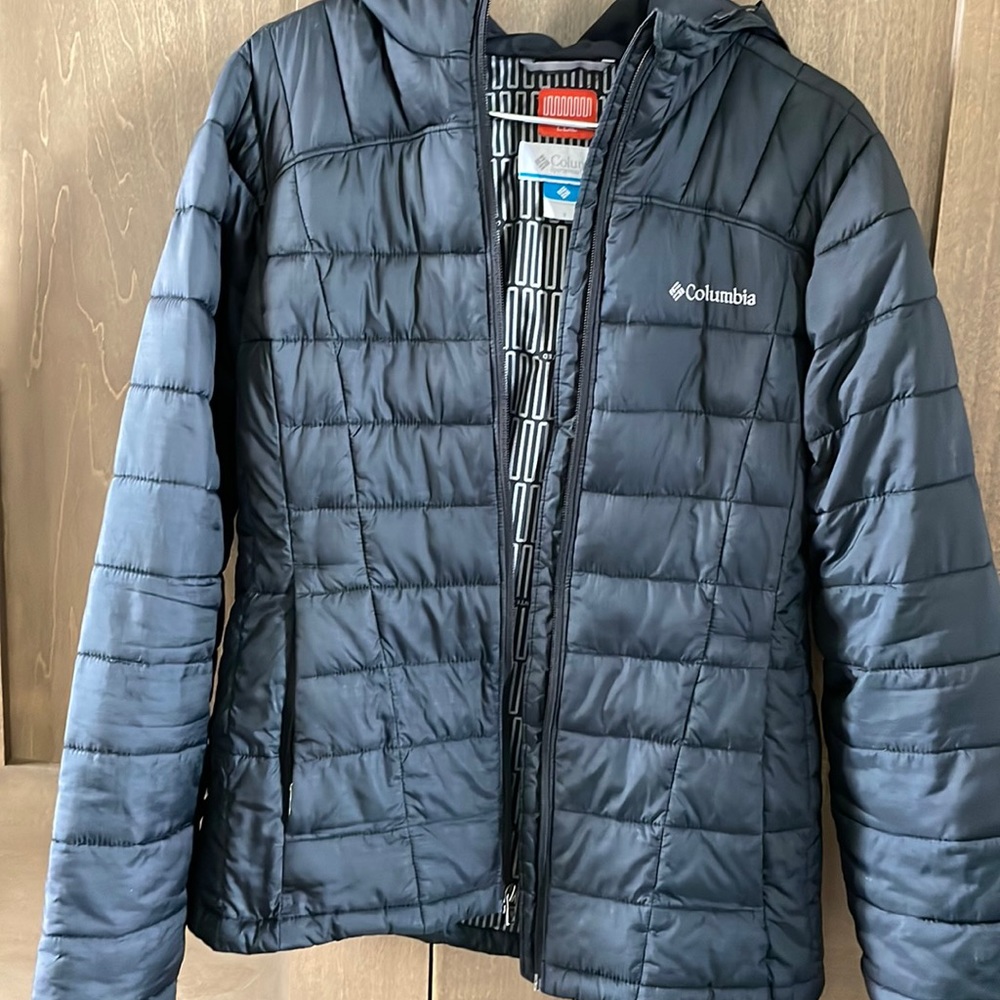 Black size small thermal coil Columbia puffer jacket. Great used condition.